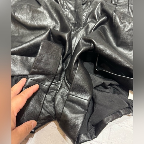 SELF PORTRAIT Black Faux Leather Women's Paper Bag Shorts in size 6 *as is - Picture 2 of 13